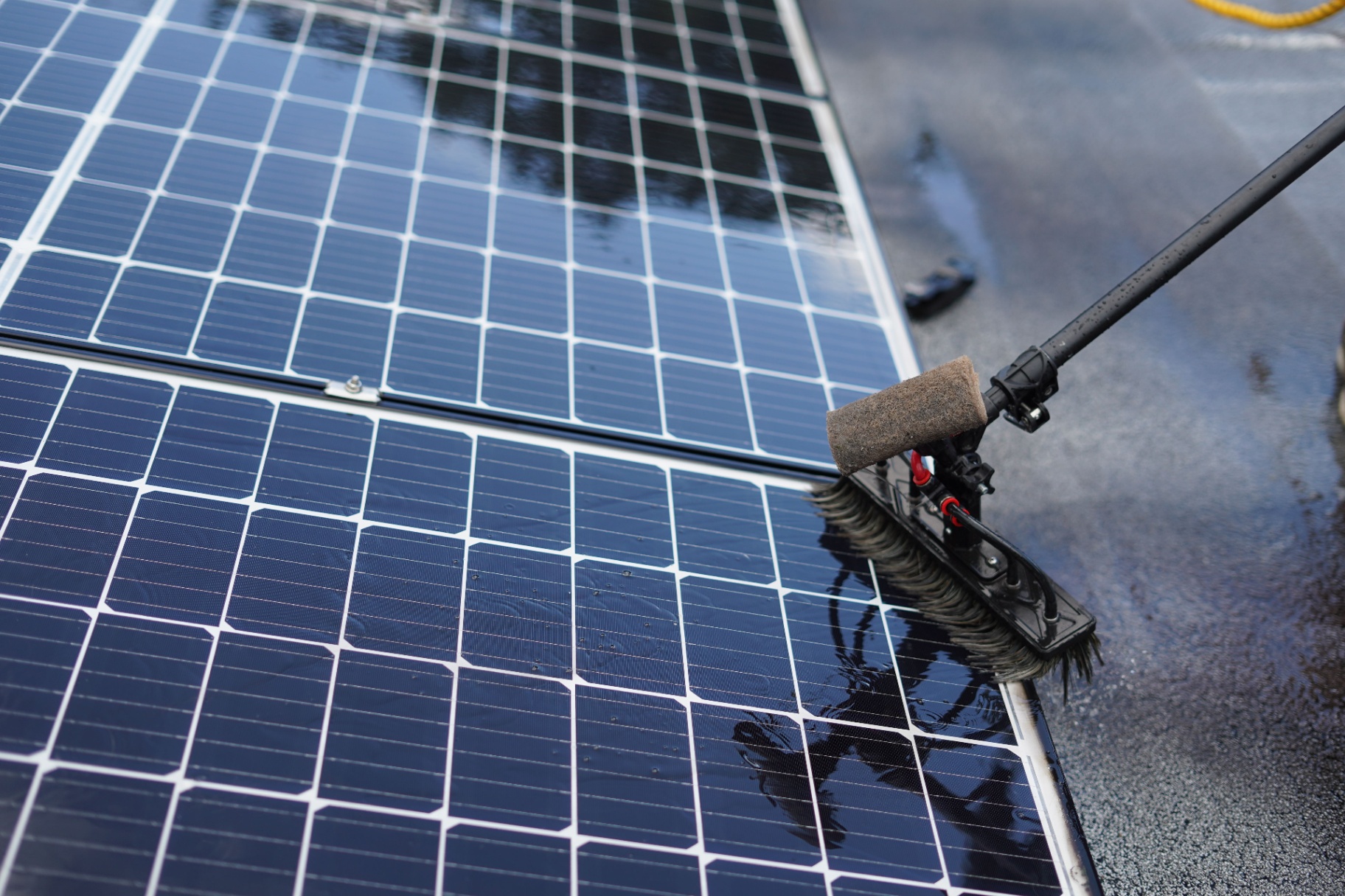 Professionelle Reinigung einer Photovoltaikanlage